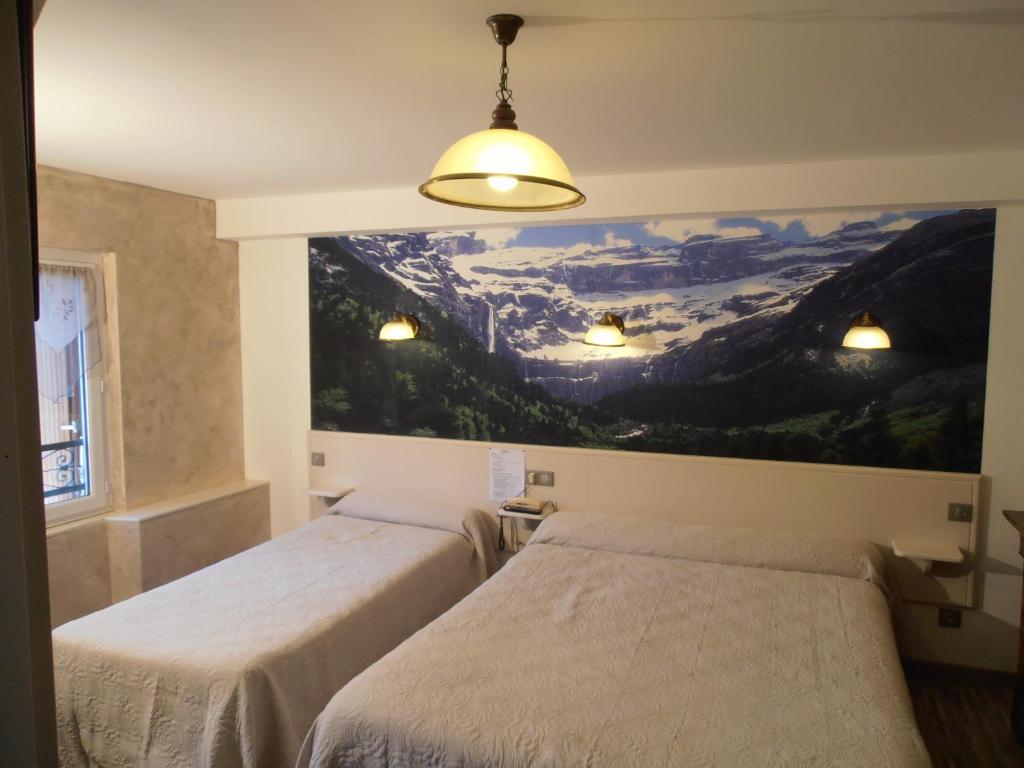 Hotel Panoramic Et Des Bains Luz-Saint-Sauveur Room photo